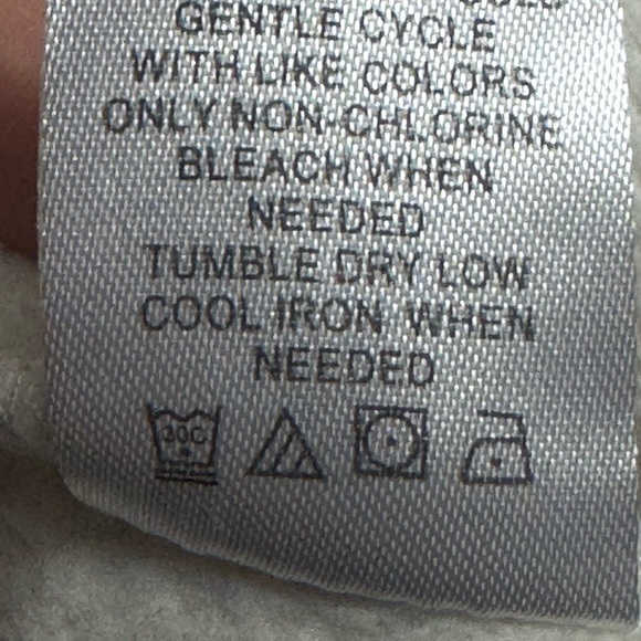 The MET Women's White Crew Neck Sweatshirt PACSUN - Picture 9 of 11